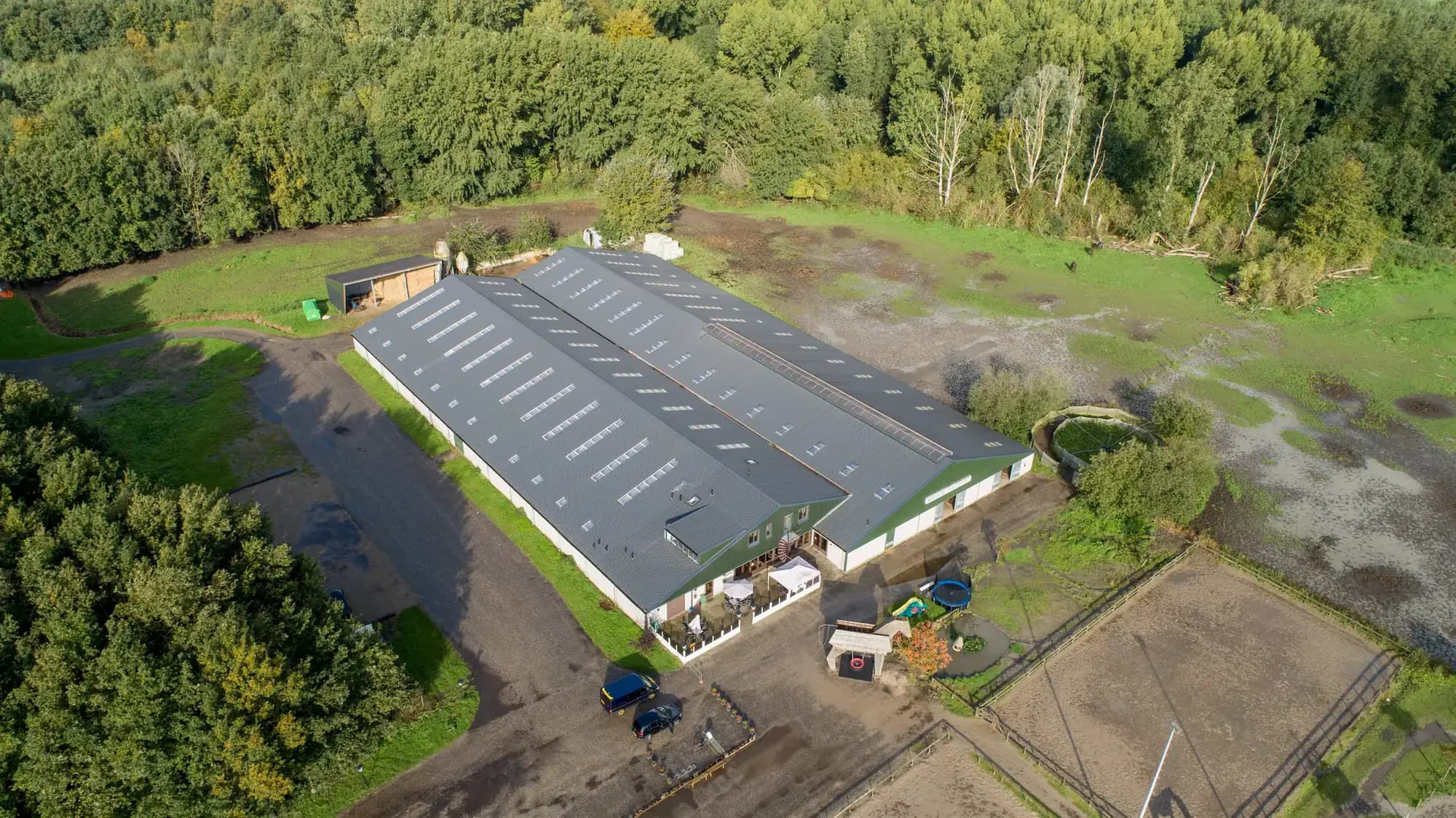 Dak van een manege