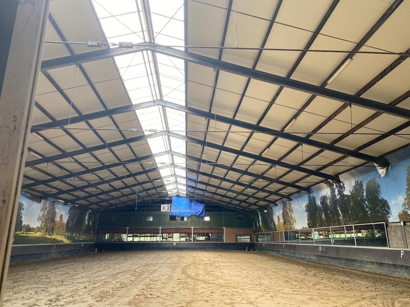 Paardenstal laten bouwen