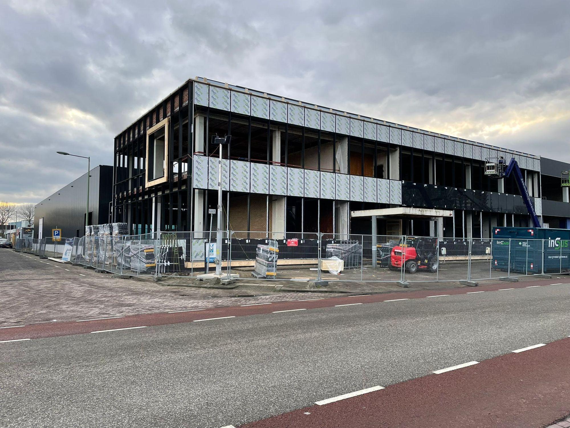 Gevelrenovatie van een bedrijfspand